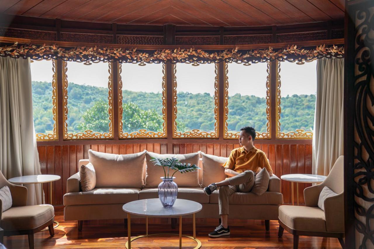 Rancho Bernardo Luxury Villas And Resort Bagac Екстер'єр фото